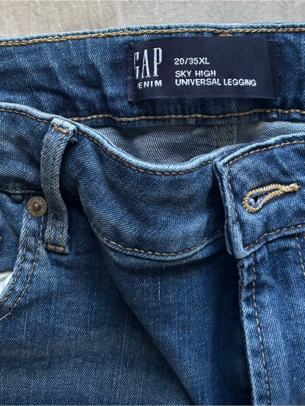 GAP Women’s Skinny Jeans in Medium Blue Denim